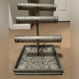 Silver and white jewelry holder- barely used!